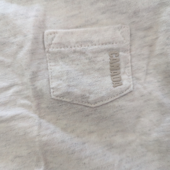 6/$22. 🍁Gender-Neutral canadiana t-shirt. 0-3months. - Picture 2 of 5